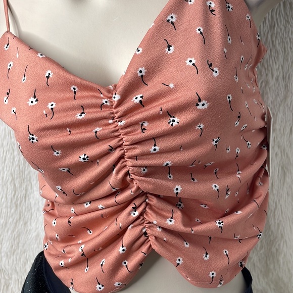 Cropped Tank Top With Ruched Front - Picture 5 of 5